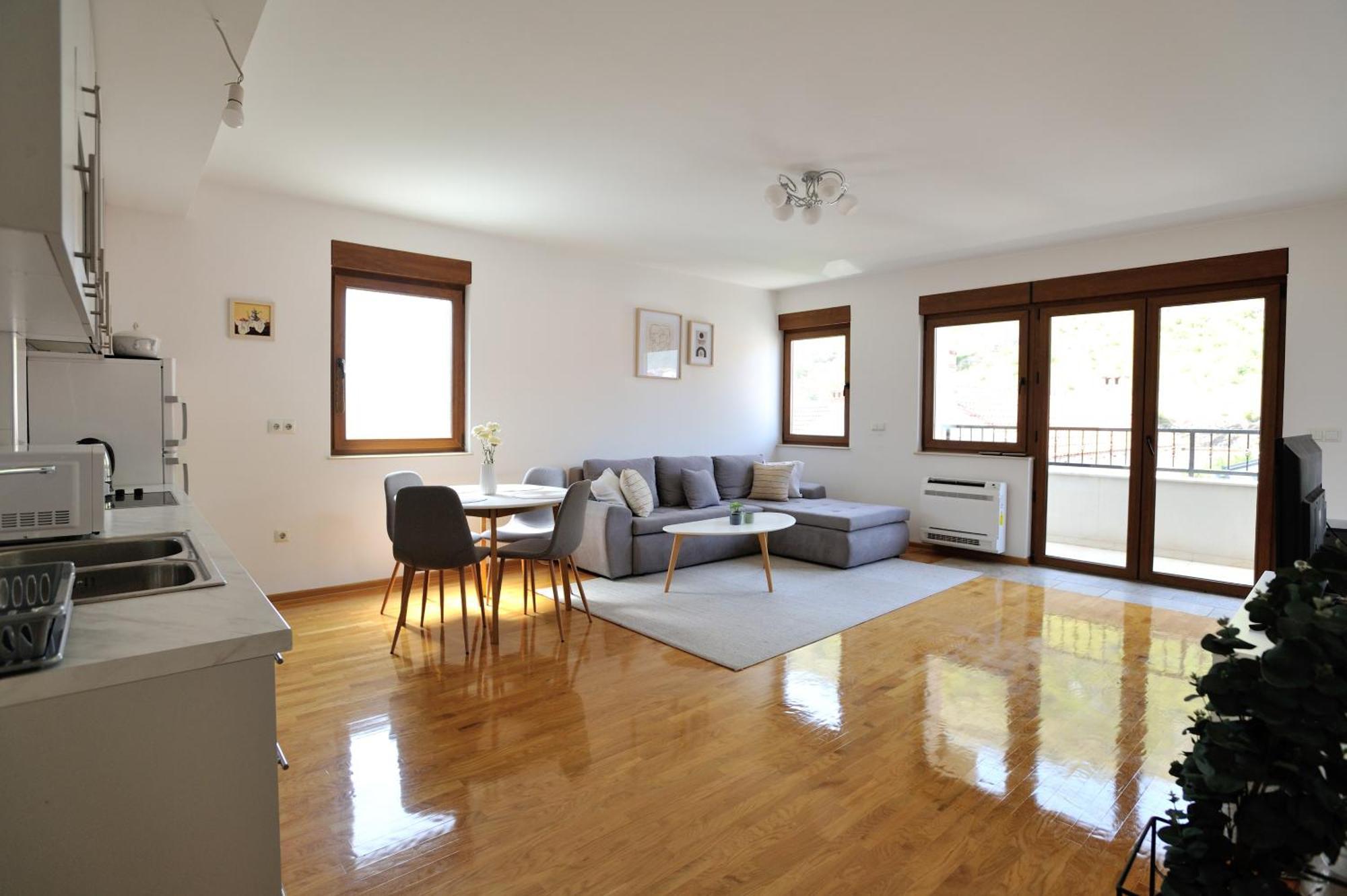 Captain'S Luxury Apartments موستار المظهر الخارجي الصورة